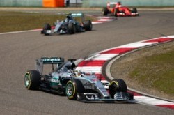 Формула-1. Хэмилтон отпраздновал в Китае 35-ю победу в карьере