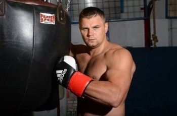 Найденный в тоннеле метро российский боксер введен в кому