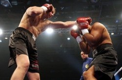 Украинский боксер побил американца в США