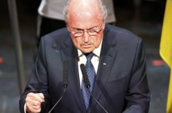 Блаттер передумал уходить в отставку