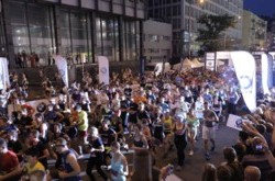 Полторы тысячи людей пробежали с фонариками по ночному Киеву