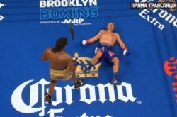 Вячеслав Глазков в перчатках российского триколора проиграл титульный бой