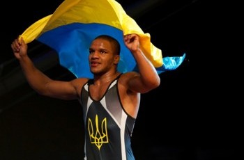 Украинец Беленюк выиграл золото на чемпионате Европы по греко-римской борьбе