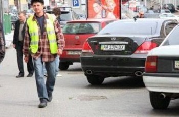 Власти обещают киевлянам новые паркинги. Решит ли это транспортную проблему столицы?