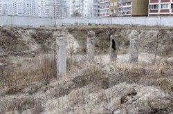 Строительство на Позняках угрожает разрушением жилых домов