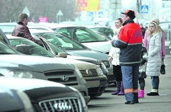 С 1 января в Киеве парковщикам можно не платить