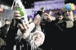 Длинные выходные: киевляне изнывали от скуки, а власти катались на лыжах в Швейцарии