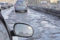 В Киеве ямы залатают до весны, а сейчас за выбоины можно получить компенсацию