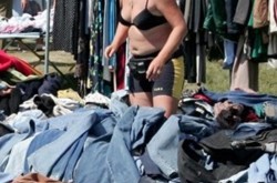 Шулявский секонд-хенд начали заново отстраивать: коммунальщики в шоке