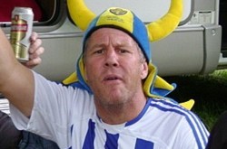 Шведские фаны продолжают испражняться в центре Киева