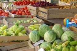 На столичных рынках подорожали сало и яйца, зато цены на помидоры и арбузы существенно снизились