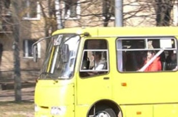 Водителя киевской маршрутки избили до крови (ВИДЕО)