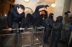 Штурмовики киевской мэрии: «Мы здесь будем ночевать!»