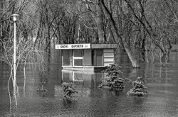 Киевлян пугают радиоактивным наводнением