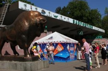 Киевский зоопарк превратили в рынок