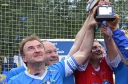 Удар по ногам и конкурс, в котором невозможно выиграть - Попов играл в футбол в Гидропарке