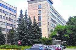 На крайних улицах Киева почти нет асфальта и бьют парней нетрадиционной ориентации