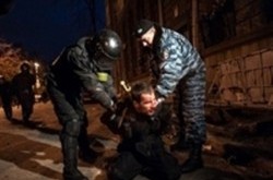 «Беркутовцы» повалили Колю на асфальт и… начали прыгать у него на голове»