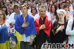 В Киеве прошел парад вышиванок (ФОТО)