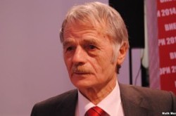 Мустафа Джемилев: арестовав меня заочно, Россия хочет не пустить меня домой