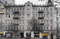 Реконструкцією обваленого будинку на Хмельницького займався міністр Азарова, якого не посадили за розкрадання (додано)