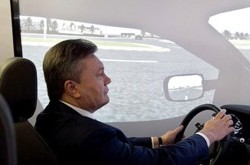 Адвокат Януковича: Виктор Федорович намерен вернуться в Украину. Полномочий президента он с себя не слагал