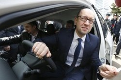 Прощальный финт Яценюка. Вместо отмены пошлин – передел авторынка