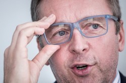 Костыль для Гройсмана. Зачем премьеру «Группа Миклоша»?