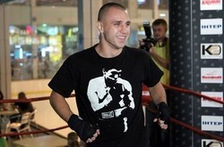 Макс Бурсак победил Щелева единогласным решением судей