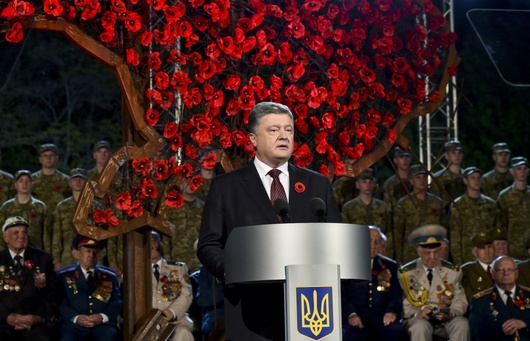 Порошенко: П'яту частину бюджету Україна витрачає на оборону