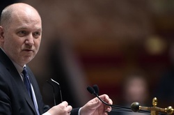 Віце-спікер парламенту Франції подав у відставку через сексуальний скандал