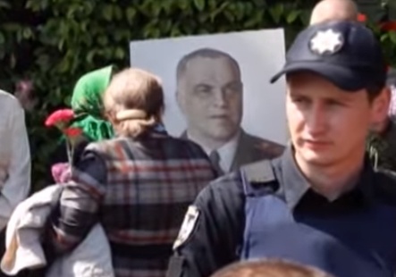 Підсумки 9 травня у Києві: бійки, спалення радянської символіки і зіткнення з поліцією