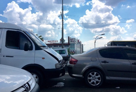 На Московському мосту сталася масштабна ДТП