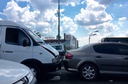 На Московському мосту сталася масштабна ДТП