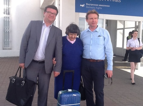 Сьогодні Савченко святкує день народження: у Ростов приїхали мама і депутати