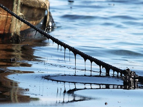 В акваторії окупованого Севастополя стався вилив нафтопродуктів