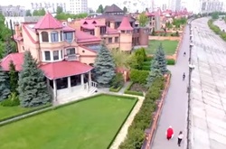 Активісти показали маєток тричі генпрокурора Піскуна