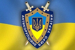 Детективи Антикорупційного бюро затримали трьох прокурорів-хабарників