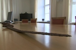 Естонія передала Україні стародавній меч, конфіскований на кордоні з Росією 