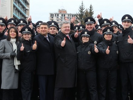 Порошенко в Краматорську привітав новобранців патрульної поліції 