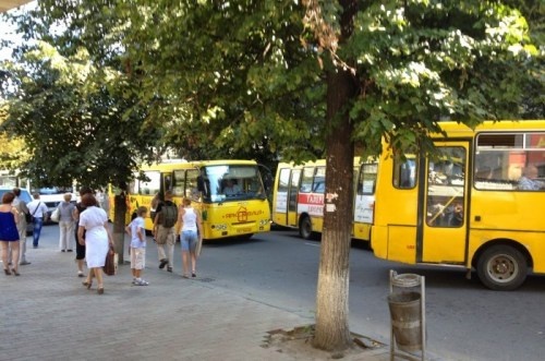 В окупованому Криму водії громадського транспорту ображають пільговиків і молодих мам