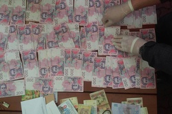 В Івано-Франківську викрили двох поліцейських, які «кришували» масажний салон