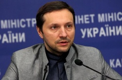 Міністр інформполітики вибачився перед волонтерами за слова свого заступника