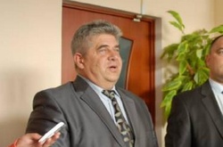 Керівника райради на Винничині кинули у сміттєвий бак