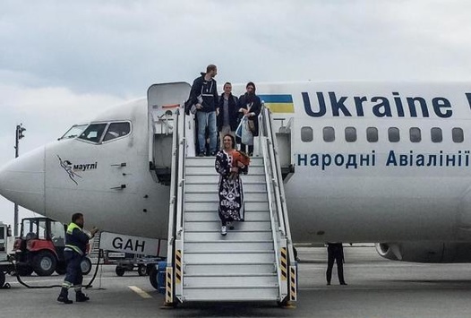 ЗМІ: український авіаперевізник взяв доплату з Джамали за додатковий багаж - приз кришталевий мікрофон