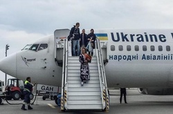 ЗМІ: український авіаперевізник взяв доплату з Джамали за додатковий багаж - приз кришталевий мікрофон