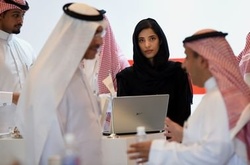 Із ОАЕ депортують жінку через перевірку телефону чоловіка