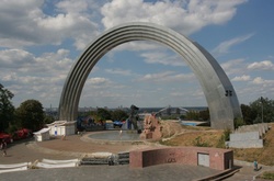 Замість Арки дружби народів може з’явитись пам'ятник воїнам АТО – міністр 