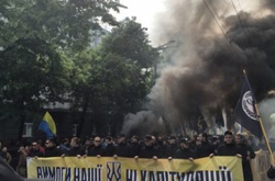 Верховну Раду затягнуло чорним димом