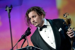 Джонни Депп шокировал поклонников новой экстравагантной прической